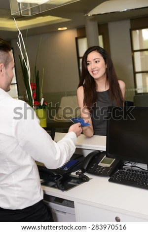 https://mldrru2pz9mb.i.optimole.com/sUuiKH4-6sUNUIEH/w:auto/h:auto/q:auto/https://i0.wp.com/thumb9.shutterstock.com/display_pic_with_logo/973984/283970516/stock-photo-handsome-young-man-receptionist-handing-over-room-keys-to-a-beautiful-woman-in-hotel-front-desk-283970516.jpg?w=640&ssl=1